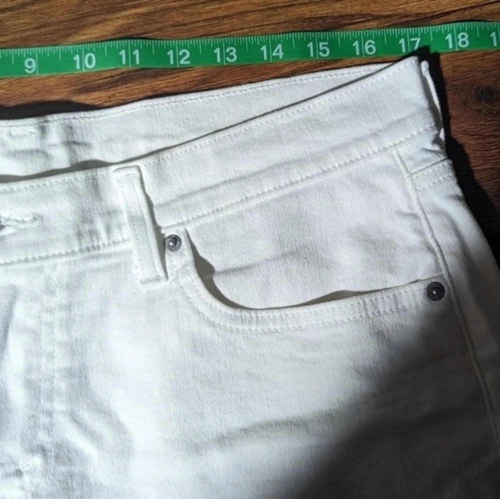 Levis Shorts Women's 32 White Mid Length High‎ Rise Bermuda Denim Shorts Solid